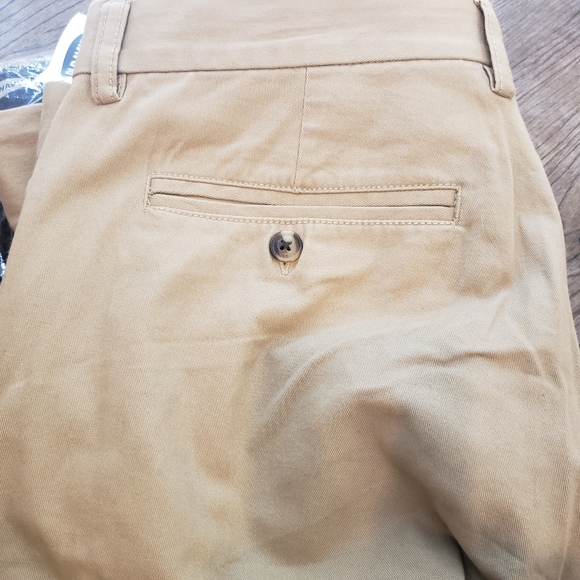 NWT old navy ultimate relaxed slim 36x30 khakis - Picture 3 of 4